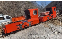貴州客戶(hù)定制的5噸湘潭鋰電池電機(jī)車(chē)抵達(dá)礦山